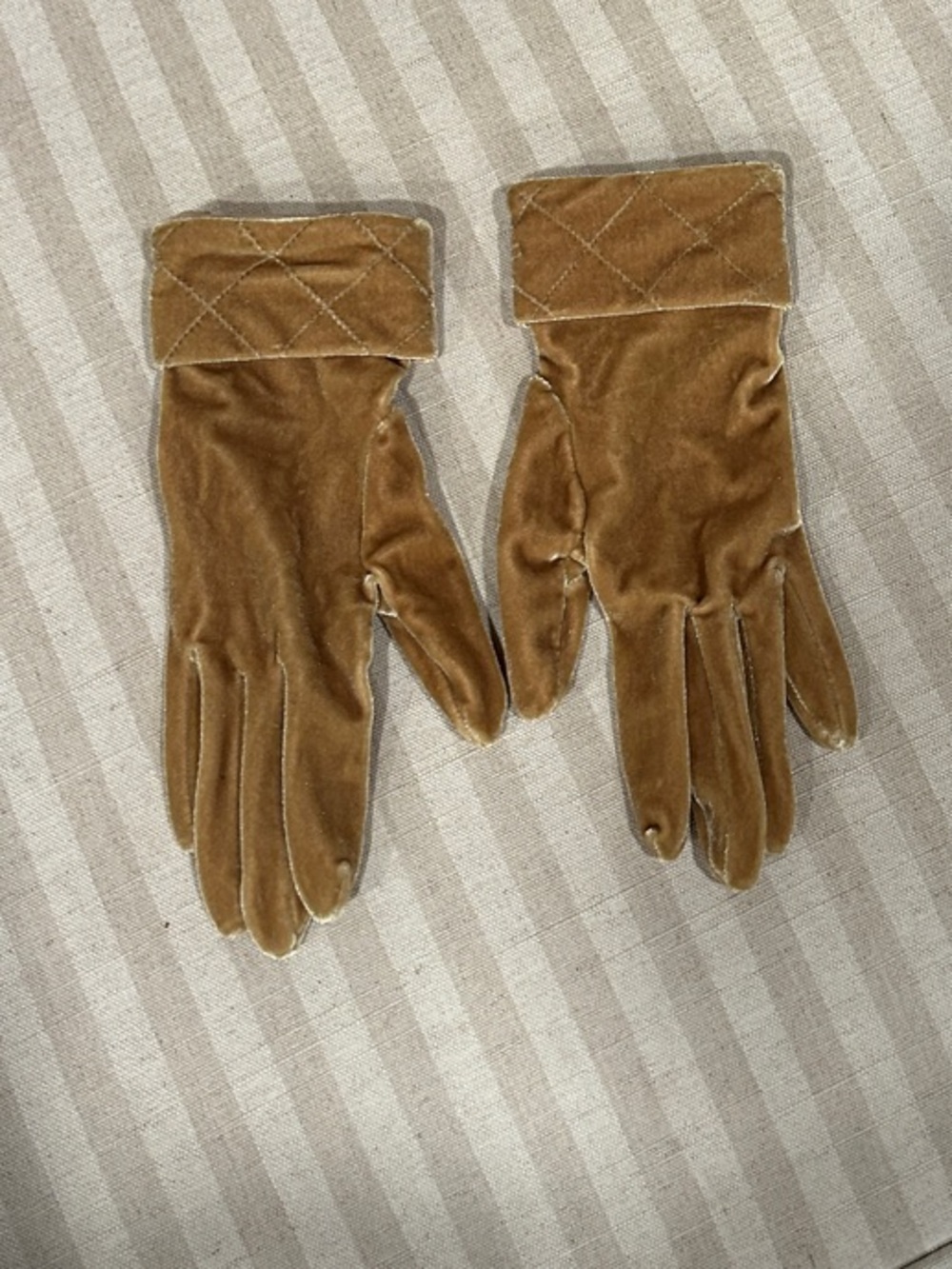 Fashion Velvet Ladies Gloves in Tan